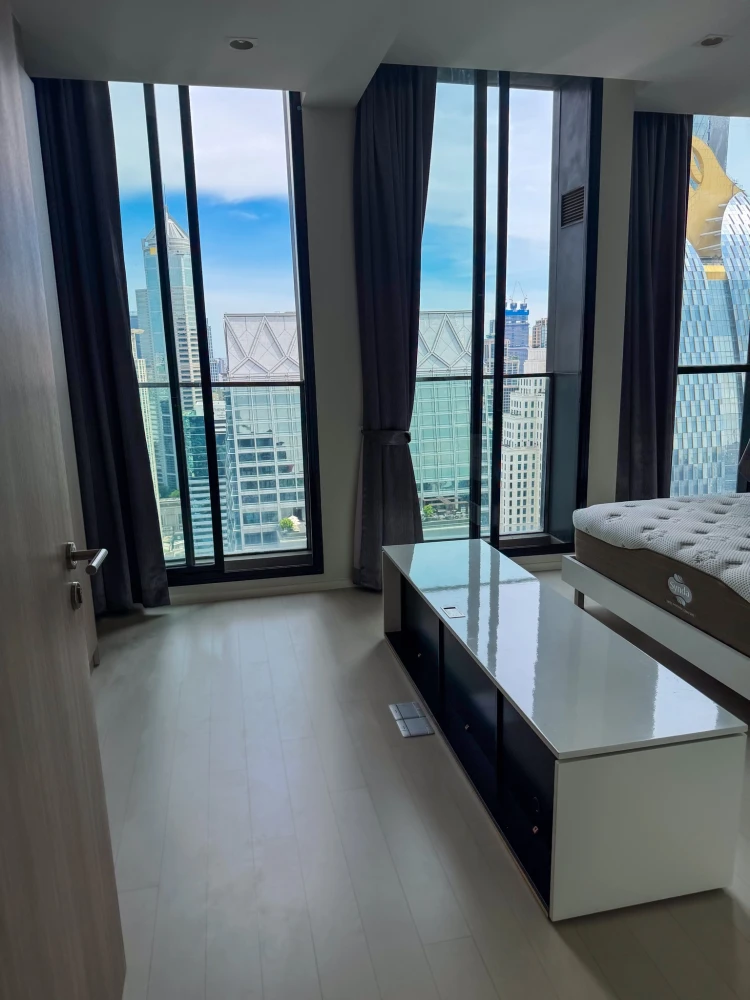 For rent: Noble Ploenjit, 2 bedrooms, spacious living area, fully furnished. What are you waiting for?