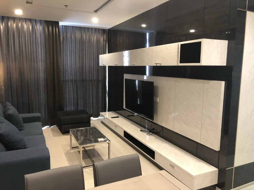 For rent: Noble Ploenjit, 19th floor, beautiful city view, beautiful room, fully furnished, nice to live in, interested, reserve now.