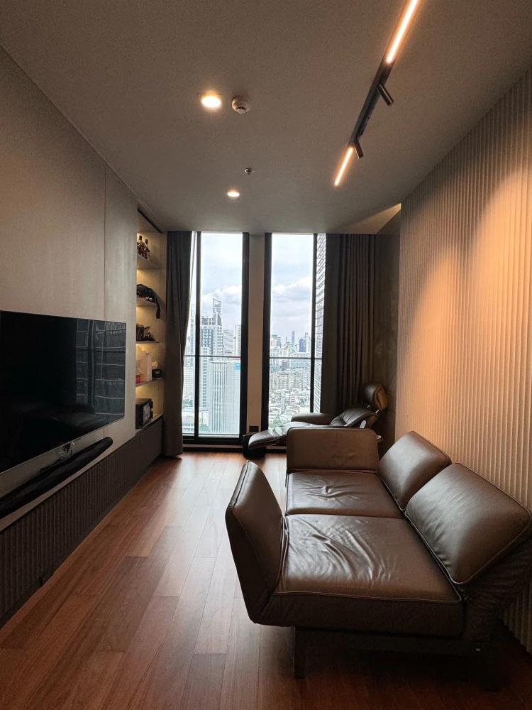 For rent: Noble Ploenjit, 27th floor, high floor, fully furnished, ready to move in. Book now! Don't miss out!