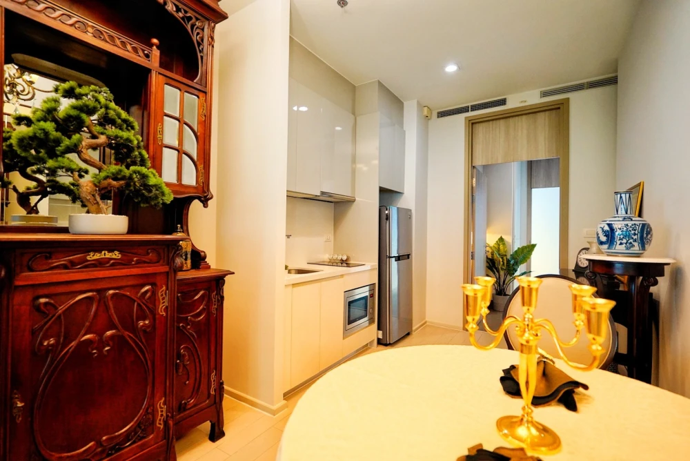 For rent: Noble Ploenjit, 4th floor. Beautiful room, fully furnished. Book now!