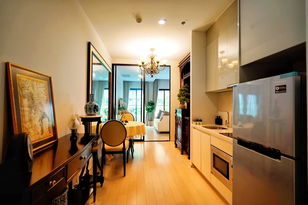 For rent: Noble Ploenjit, 4th floor. Beautiful room, fully furnished. Book now!