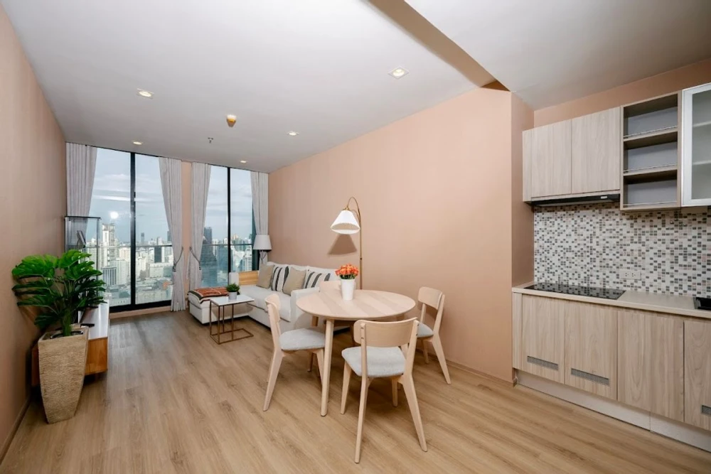 For rent: Noble Ploenjit, 41st floor, corner unit, city view, fully furnished, very livable. Book now!