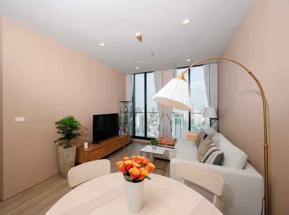 For rent: Noble Ploenjit, 41st floor, corner unit, city view, fully furnished, very livable. Book now!