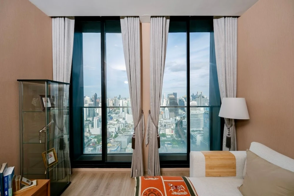 For rent: Noble Ploenjit, 41st floor, corner unit, city view, fully furnished, very livable. Book now!