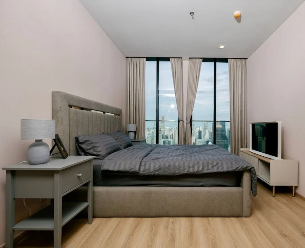 For rent: Noble Ploenjit, 41st floor, corner unit, city view, fully furnished, very livable. Book now!
