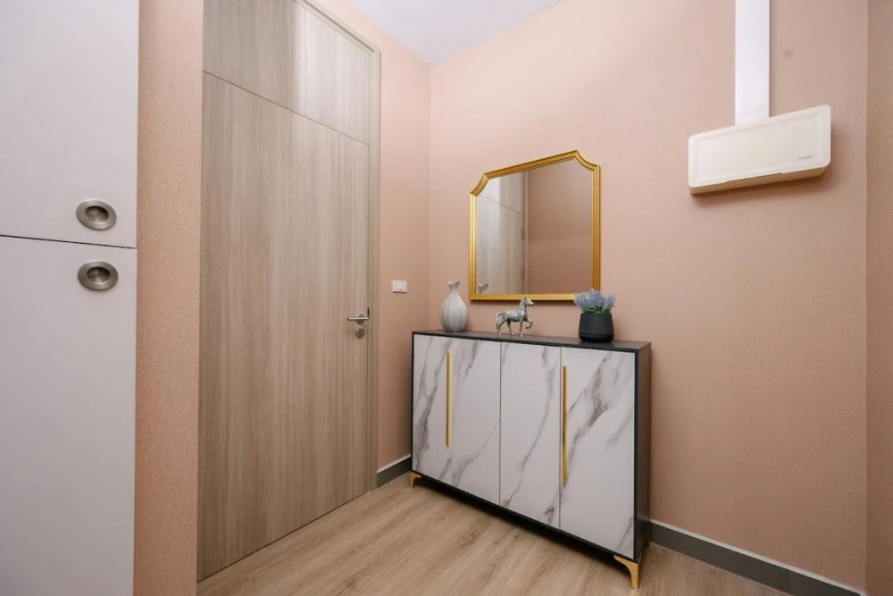 For rent: Noble Ploenjit, 41st floor, corner unit, city view, fully furnished, very livable. Book now!