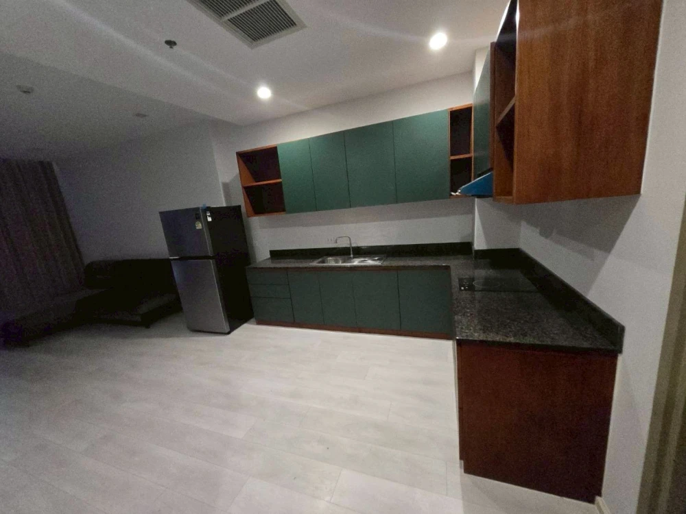 For rent: Noble Ploenjit, 9th floor, fully furnished, very livable. Book now! Limited time offer!