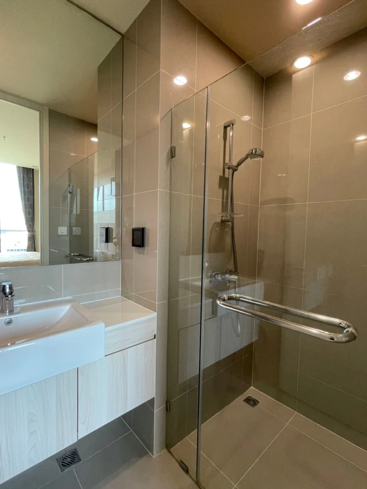 For rent: Noble Recole Sukhumvit 19, 19th floor, nice room, fully furnished, book now, don't miss out.