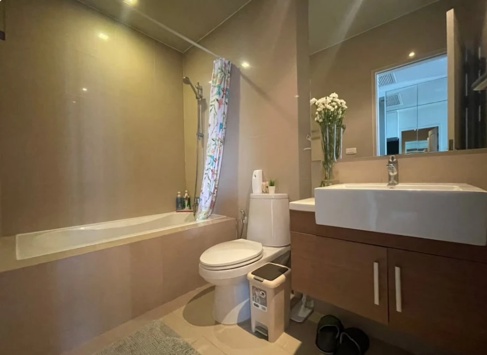 For rent: Noble Refine 1-bedroom apartment, fully furnished, in a great location with convenient transportation. Book now!