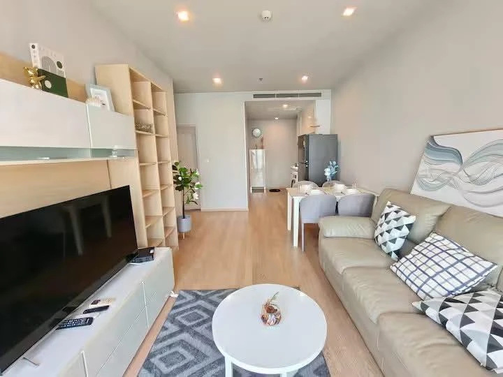 For rent: Noble Refine, 2 bedrooms, spacious living area, coordinated interior design, fully furnished. Book now!