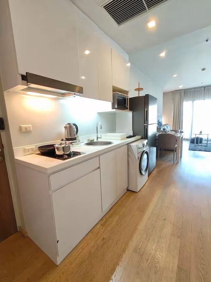 For rent: Noble Refine, 2 bedrooms, spacious living area, coordinated interior design, fully furnished. Book now!