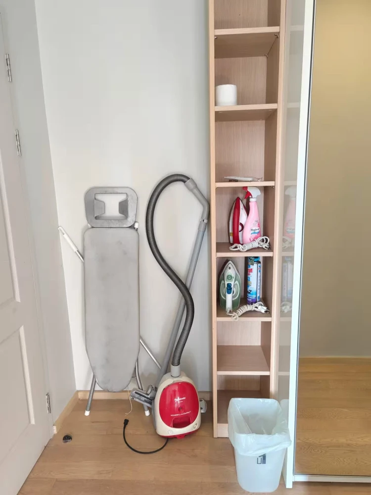 For rent: Noble Refine, 2 bedrooms, spacious living area, coordinated interior design, fully furnished. Book now!
