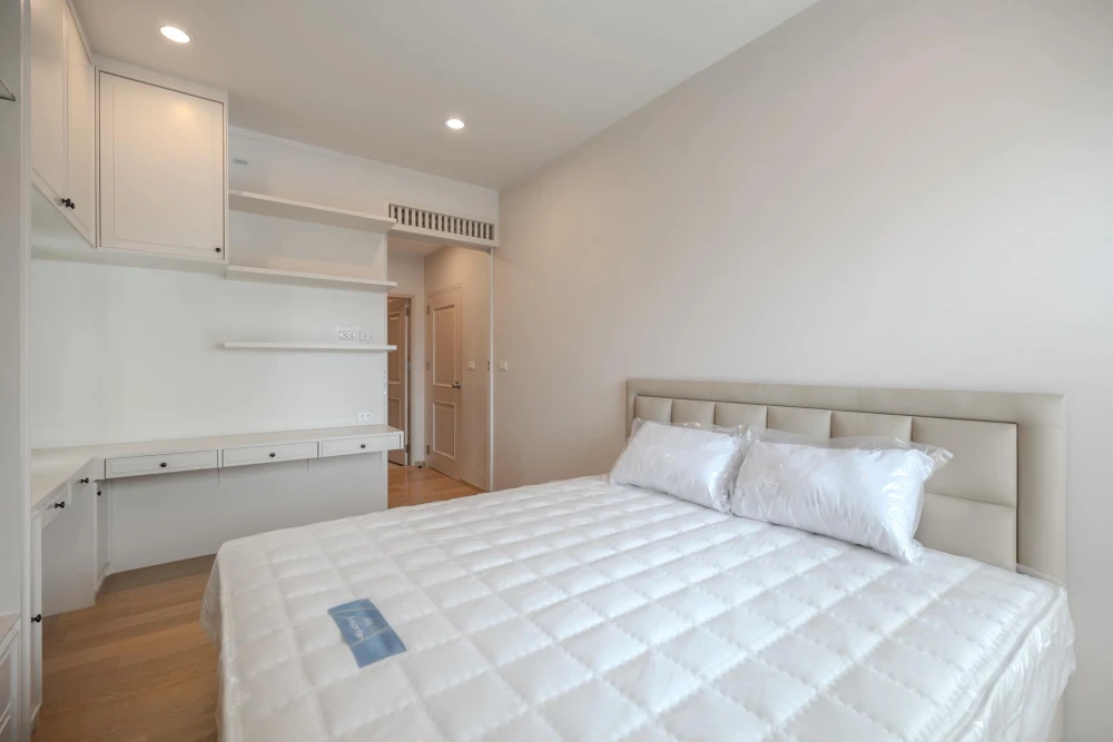 For rent, Noble Reform, bright room, not hot, fully decorated, just drag your bags, can't miss it.