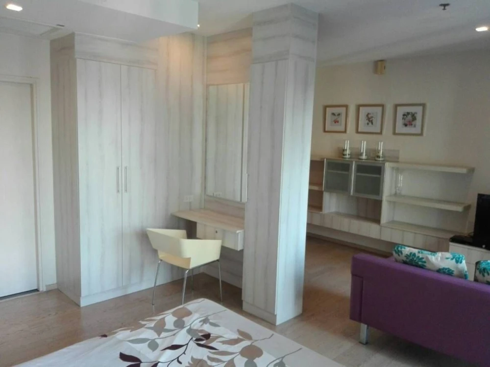 For rent: Noble Remix Sukhumvit 36, 15th floor, fully furnished unit, very livable. Book now!
