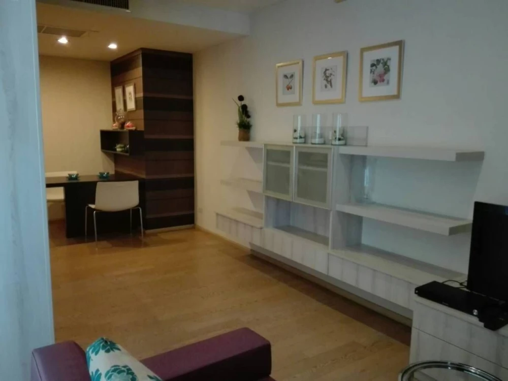 For rent: Noble Remix Sukhumvit 36, 15th floor, fully furnished unit, very livable. Book now!