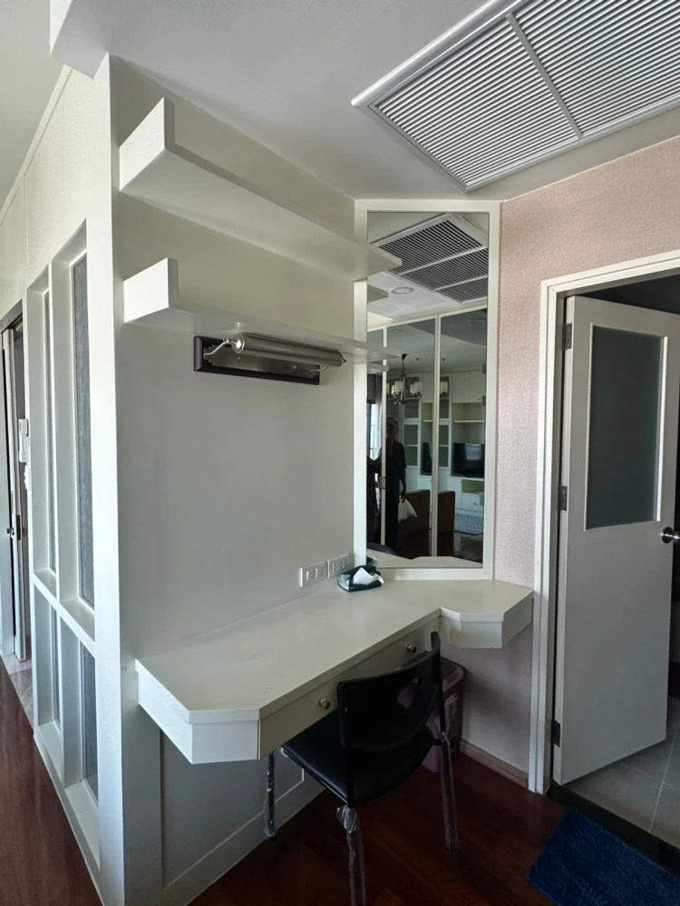 For rent: Noble Remix Sukhumvit 36, 23rd floor, fully furnished, very livable. Book now!