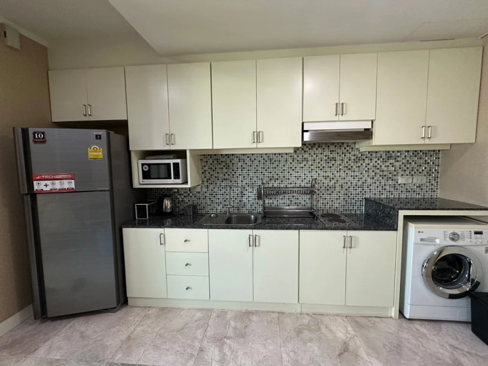 For rent: Noble Remix Sukhumvit 36, 23rd floor, fully furnished, very livable. Book now!