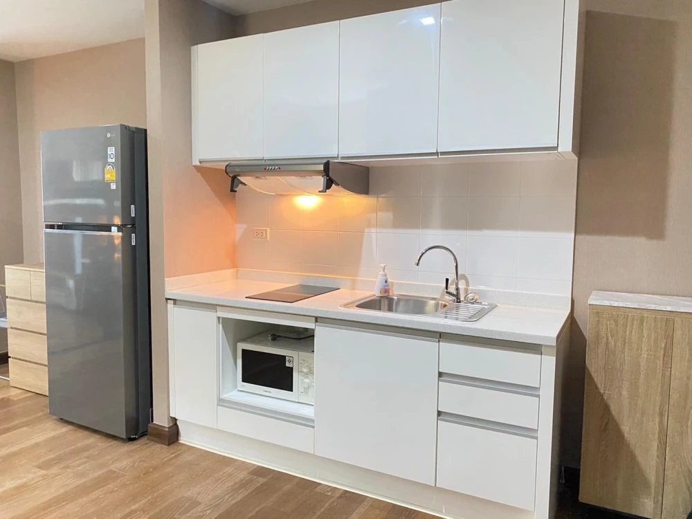 Noble Remix Sukhumvit 36, Building B, 3rd floor, for rent. Very spacious balcony. Book now!