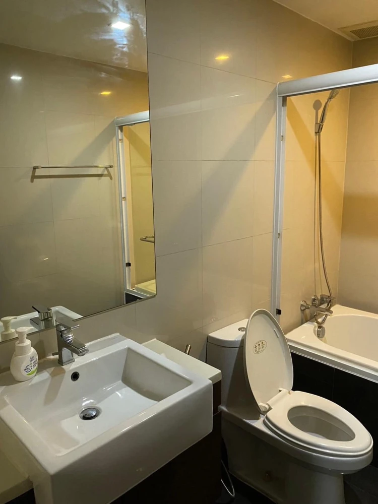 Noble Remix Sukhumvit 36, Building B, 3rd floor, for rent. Very spacious balcony. Book now!