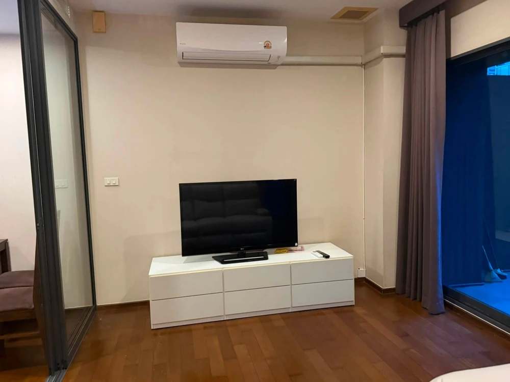 Noble Remix apartment for rent, 3rd floor, fully furnished with appliances. Just bring your suitcase and move in!