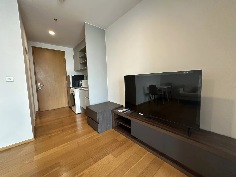 For rent: Noble Revo Silom, 1 bedroom, 1 bathroom. Fully furnished and equipped with appliances. Ready to move in!