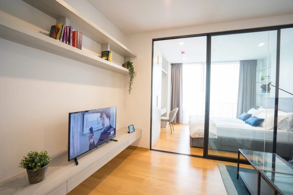 For rent: Noble Revo Silom, 15th floor, partitioned unit, fully furnished, very livable. Book now! (Hurry!)
