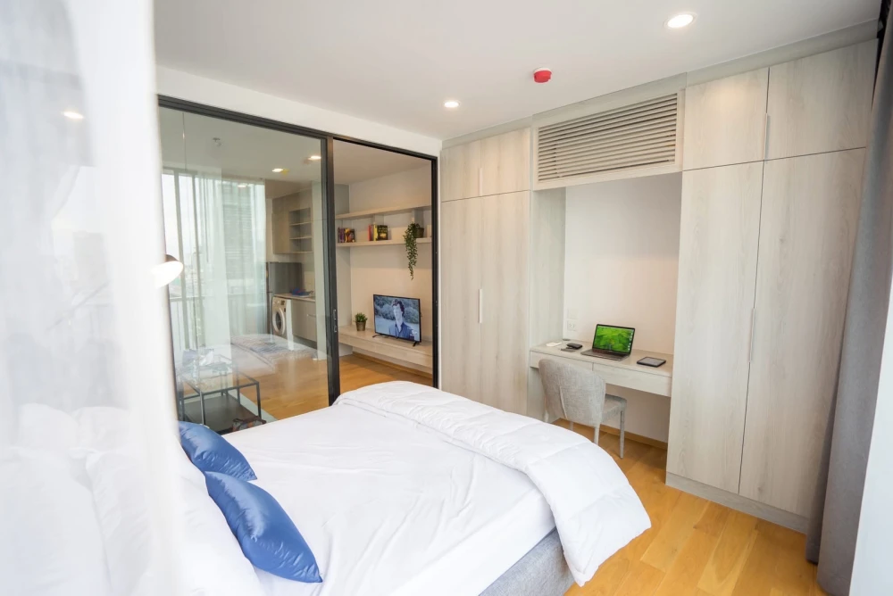 For rent: Noble Revo Silom, 15th floor, partitioned unit, fully furnished, very livable. Book now! (Hurry!)