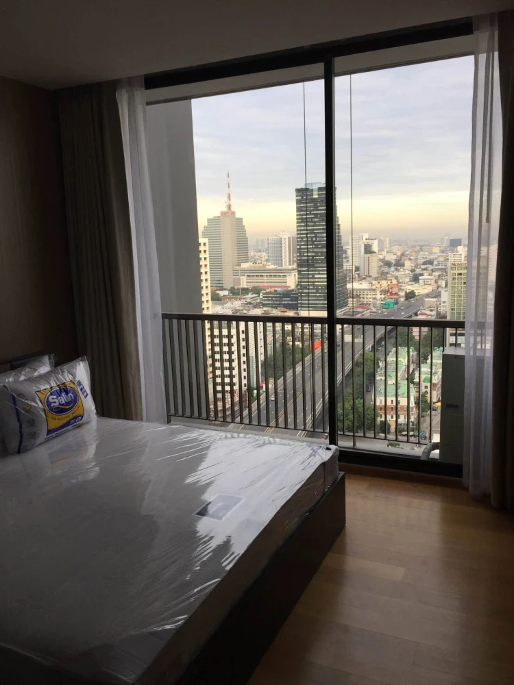 For rent: Noble Revo Silom, 27th floor, fully furnished, very livable. Book now! Don't miss out!