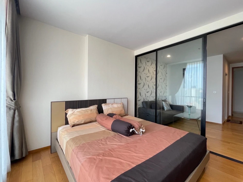 For rent: Noble Revo Silom, very high floor unit, fully furnished and ready to move in. Offers a partial view of the Chao Phraya River. Includes all a images