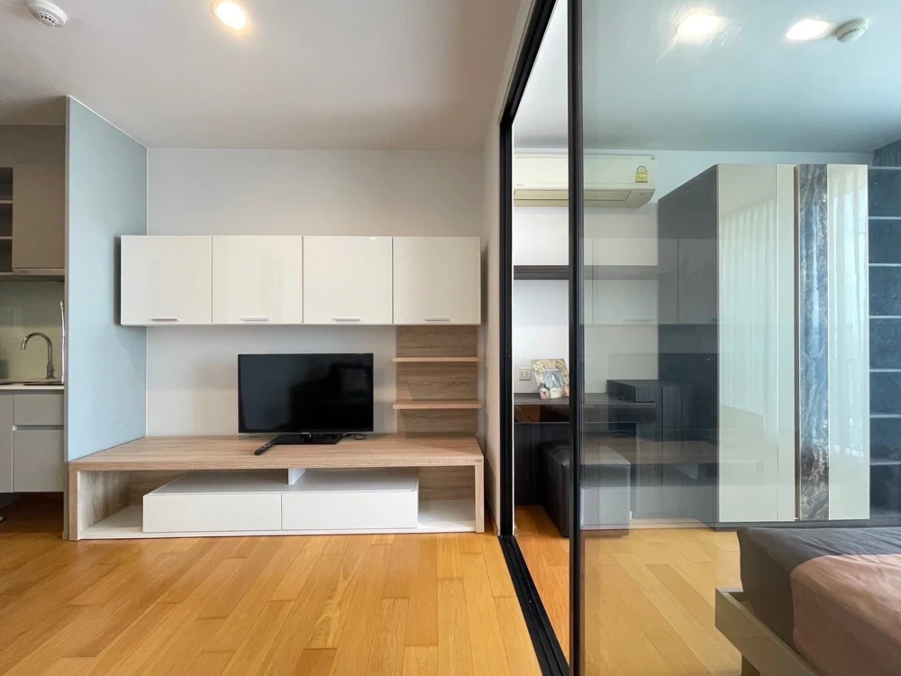 For rent: Noble Revo Silom, very high floor unit, fully furnished and ready to move in. Offers a partial view of the Chao Phraya River. Includes all a