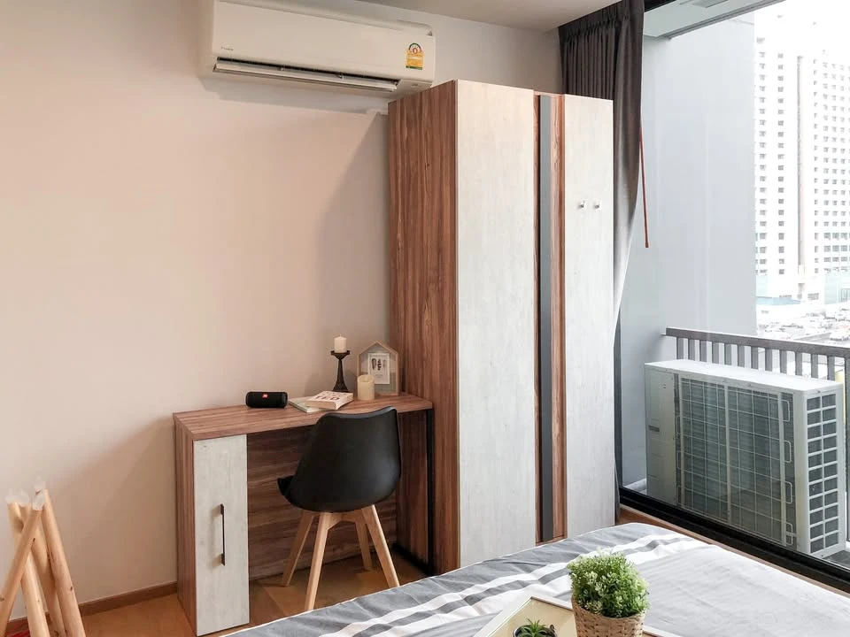 For rent: Noble Revo Silom, 9th floor, North side (view not blocked), well decorated, fully furnished, move in now, don't hesitate.