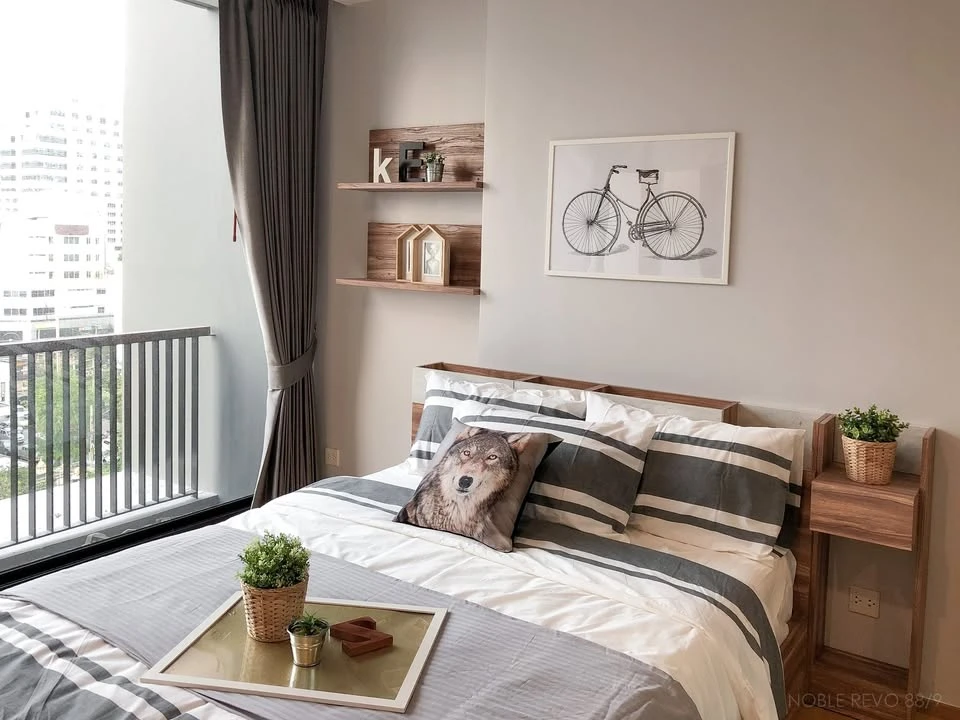 For rent: Noble Revo Silom, 9th floor, North side (view not blocked), well decorated, fully furnished, move in now, don't hesitate.