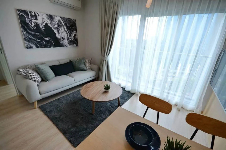 For rent: Noble Revolve Ratchada 1, good corner room, unblocked view, just bring your bag+++++
