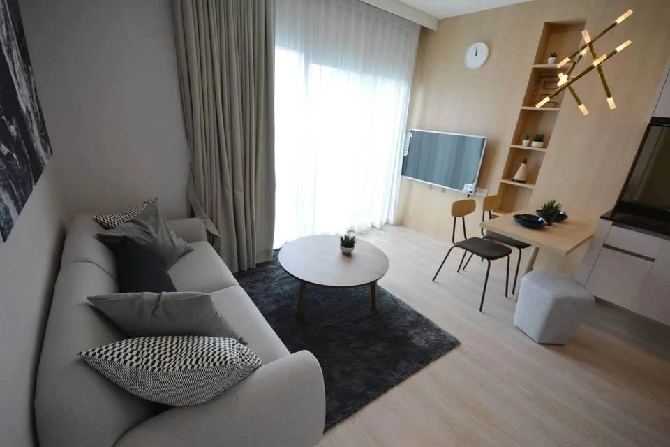 For rent: Noble Revolve Ratchada 1, good corner room, unblocked view, just bring your bag+++++