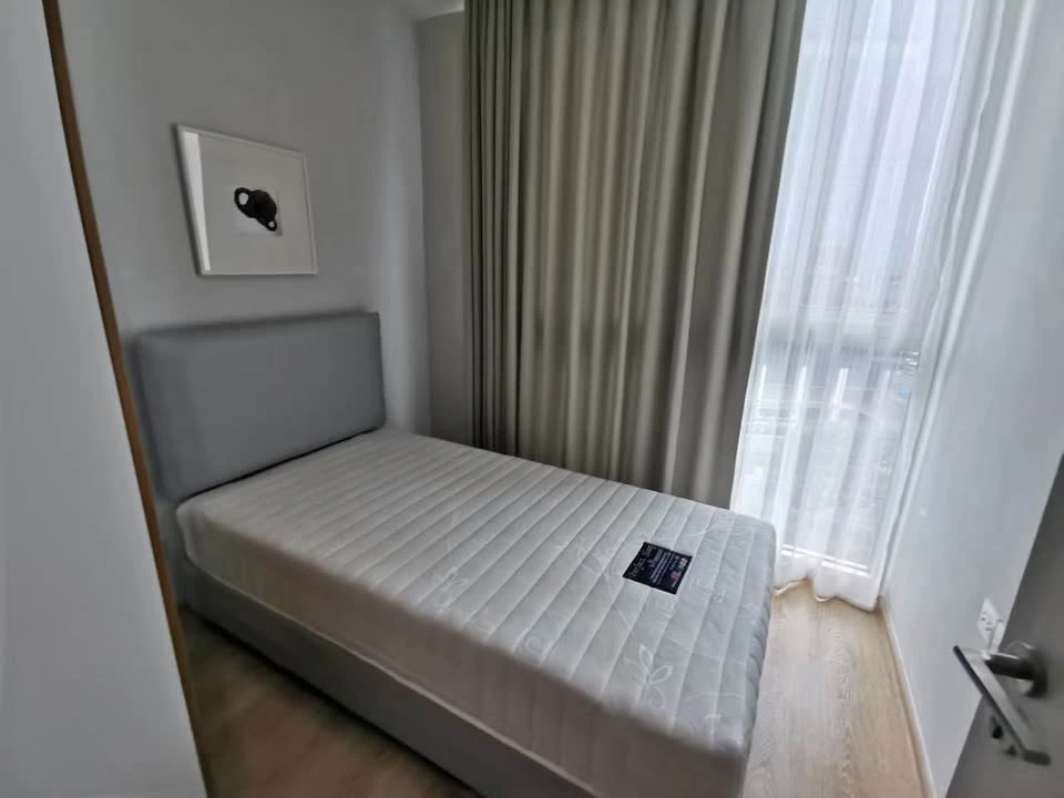 For rent: Noble Revolve Ratchada 1, good corner room, unblocked view, just bring your bag+++++