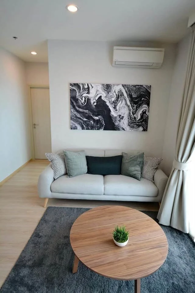 For rent: Noble Revolve Ratchada 1, good corner room, unblocked view, just bring your bag+++++