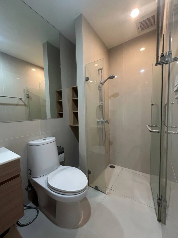 For rent: Noble Revolve Ratchada 2, 1 bedroom, 1 bathroom, open view, not blocked, see the city view from a high floor, book now.