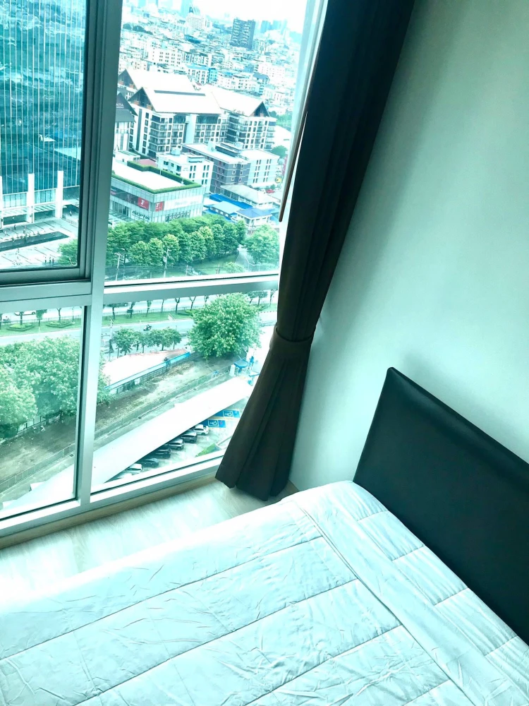 For rent: Noble Revolve Ratchada 2, 20th floor, Ratchada Road view, no blocked view, all 3 rooms can see the view, move in now!