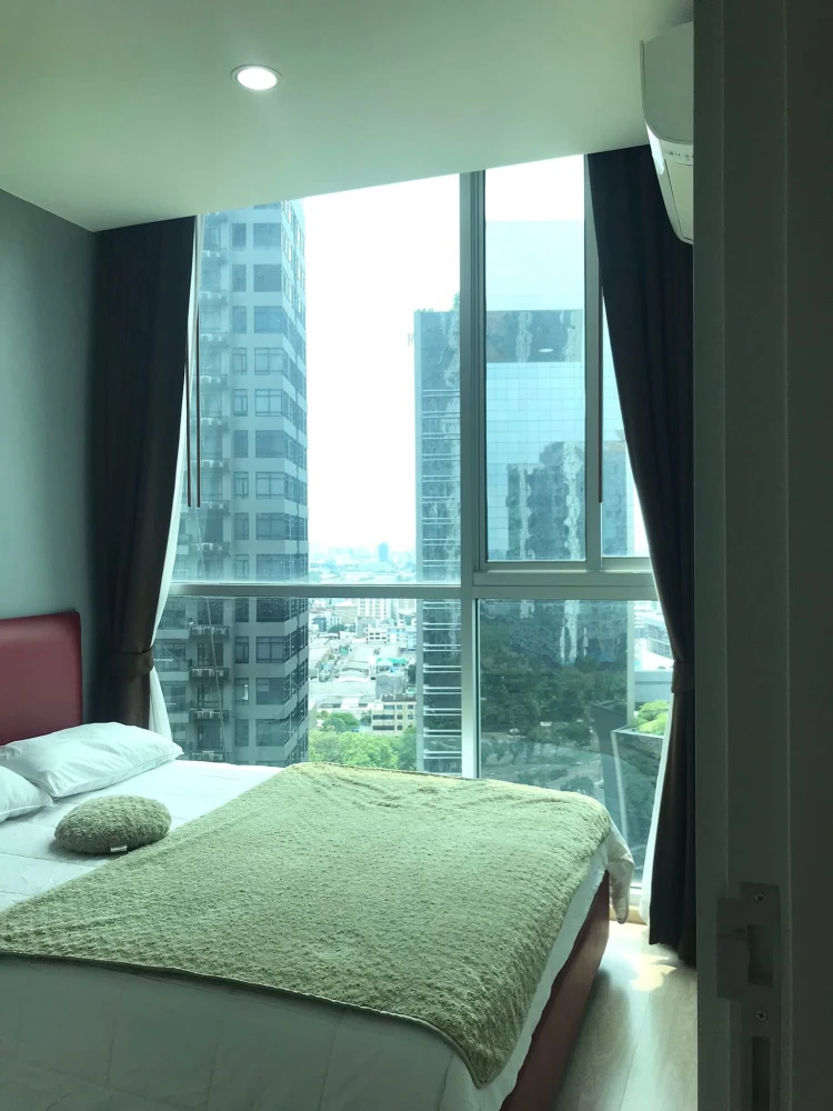 For rent: Noble Revolve Ratchada 2, 20th floor, Ratchada Road view, no blocked view, all 3 rooms can see the view, move in now!