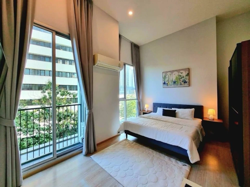 Noble Revolve Ratchada 2 condo for rent, fully furnished. Book now! Limited availability.