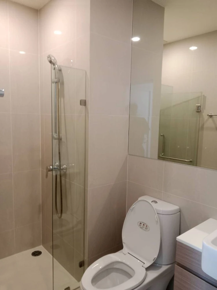 For rent: Noble Revolve Ratchada, 29th floor, fully furnished. Interested? Book now! Urgent!