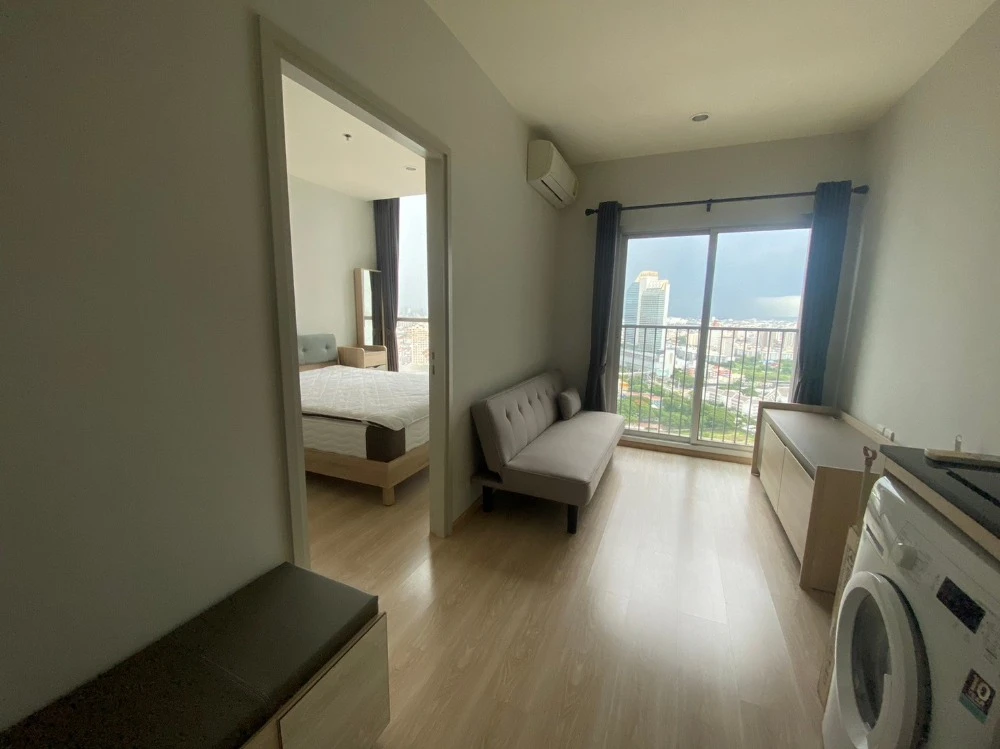 For rent: Noble Revolve Ratchada, 35th floor. A lovely, fully furnished unit—book it now before it’s gone!