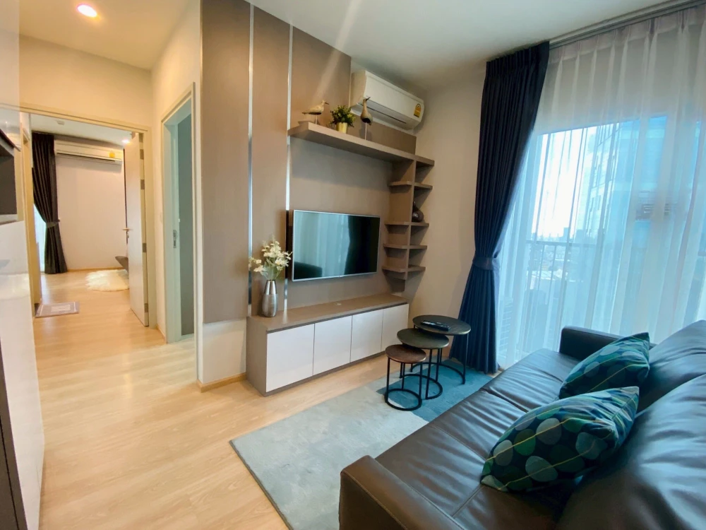 Noble Revolve Ratchada for rent, high floor, spacious and comfortable, corner room with balcony on both sides, book now, don't miss out!