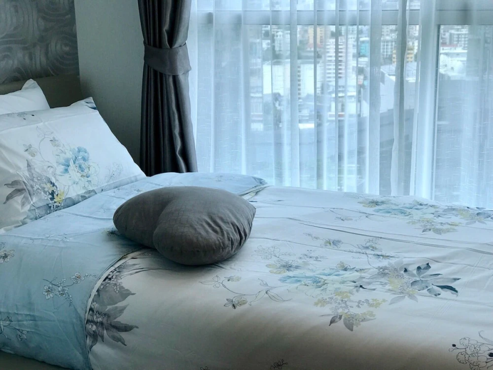 Noble Revolve Ratchada for rent, high floor, spacious and comfortable, corner room with balcony on both sides, book now, don't miss out!