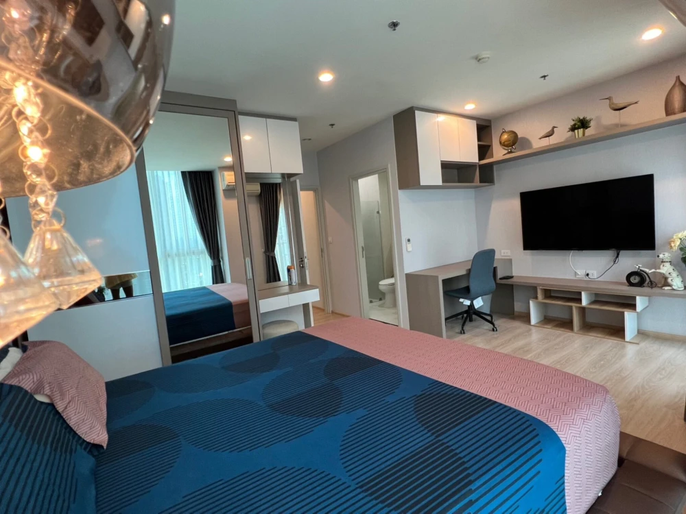 Noble Revolve Ratchada for rent, high floor, spacious and comfortable, corner room with balcony on both sides, book now, don't miss out!