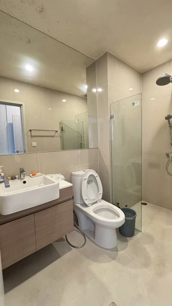 Noble Revolve Ratchada for rent, beautiful room, fully furnished, high floor, city view, great price, hurry and book before it's gone.
