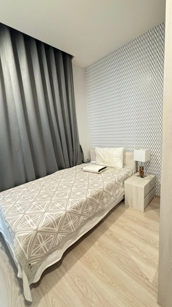 Noble Revolve Ratchada for rent, beautiful room, fully furnished, high floor, city view, great price, hurry and book before it's gone.