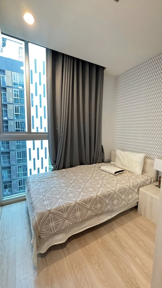 Noble Revolve Ratchada for rent, beautiful room, fully furnished, high floor, city view, great price, hurry and book before it's gone.