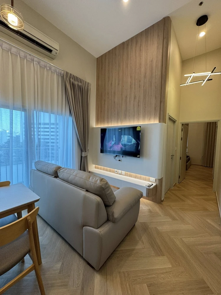 For rent: Noble Revolve Ratchada. 4-meter high ceilings, almost entirely built-in furniture, designed for practicality and comfort.