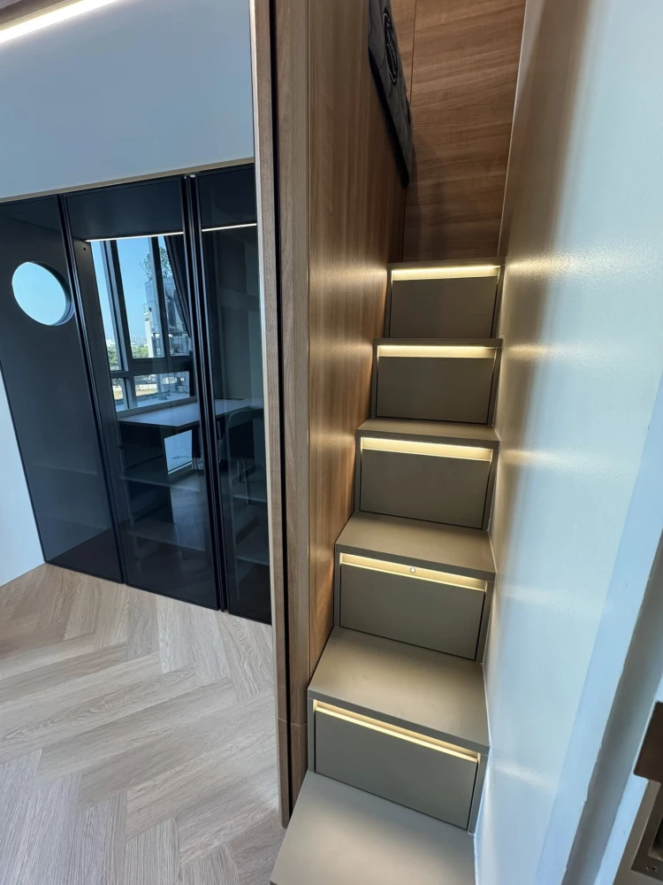 For rent: Noble Revolve Ratchada. 4-meter high ceilings, almost entirely built-in furniture, designed for practicality and comfort.